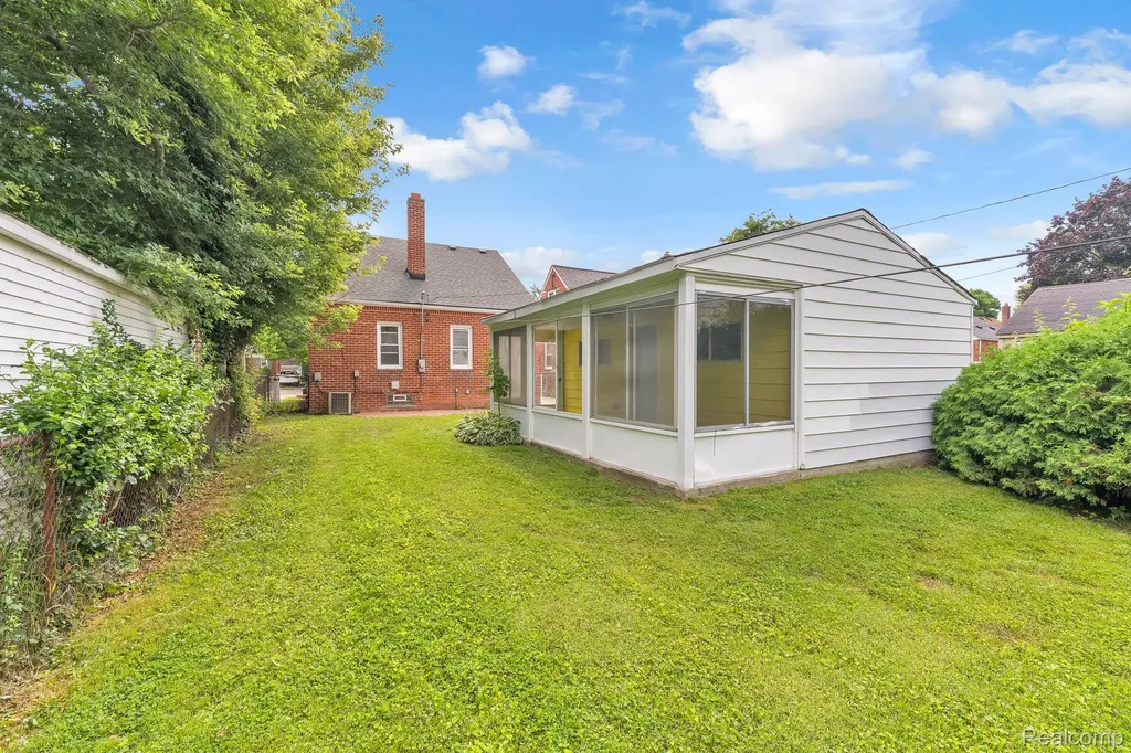 10015 Marion Redford Charter Township MI 48239