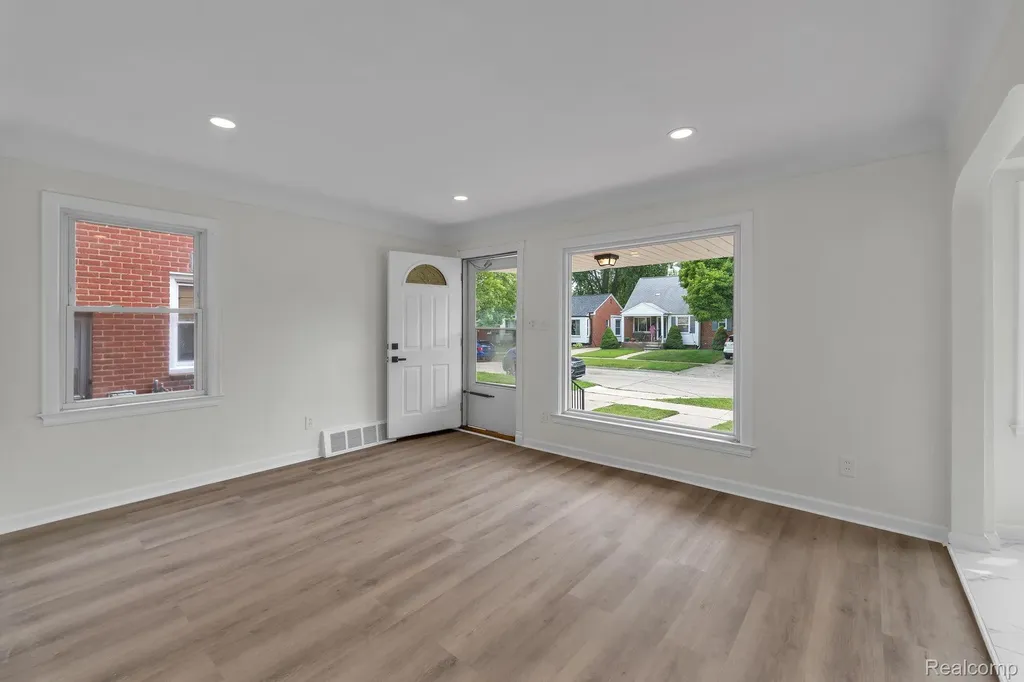 10015 Marion Redford Charter Township MI 48239
