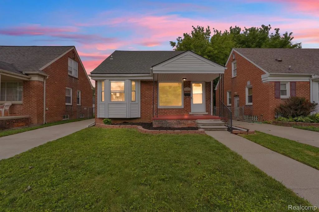 10015 Marion Redford Charter Township MI 48239