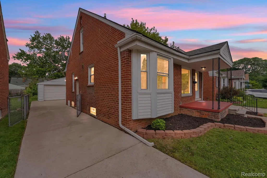 10015 Marion Redford Charter Township MI 48239