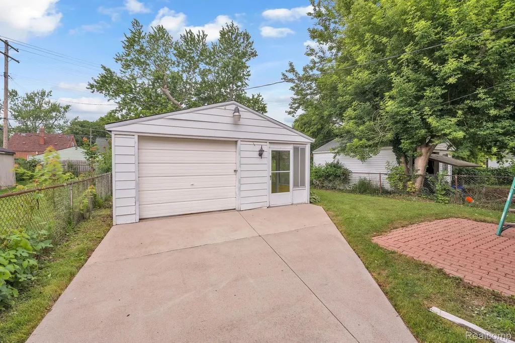 10015 Marion Redford Charter Township MI 48239