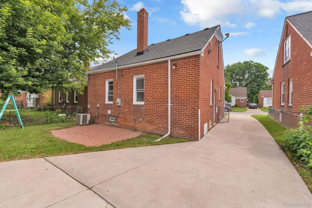 10015 Marion Redford Charter Township MI 48239