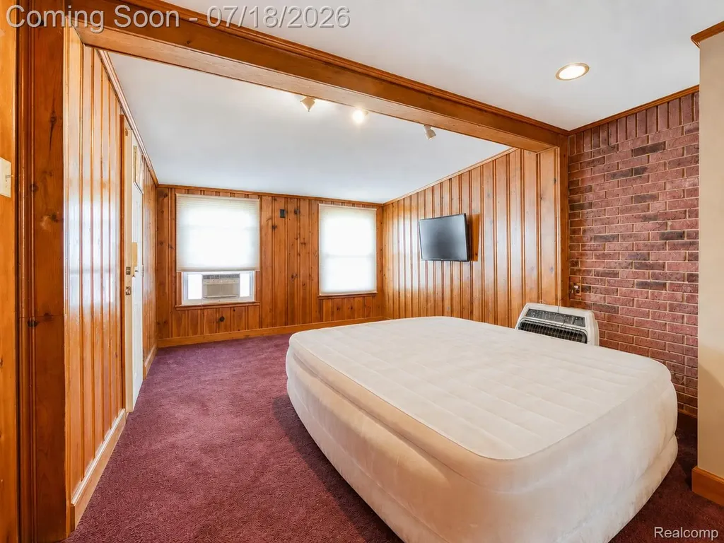 19664 Brady Redford Charter Township MI 48240