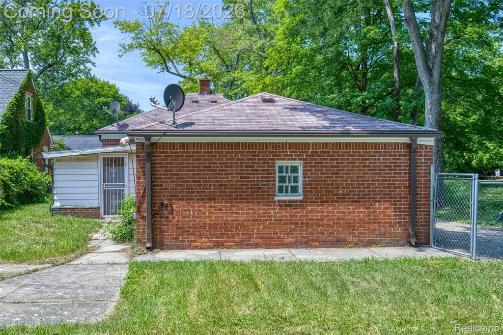 19664 Brady Redford Charter Township MI 48240