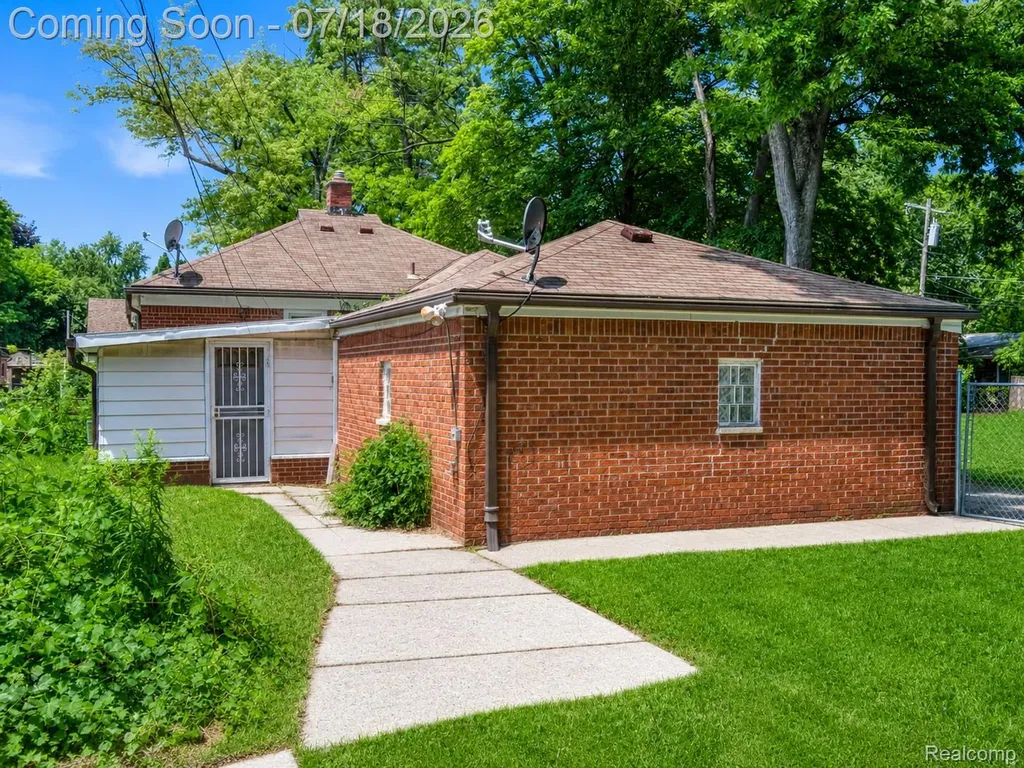 19664 Brady Redford Charter Township MI 48240