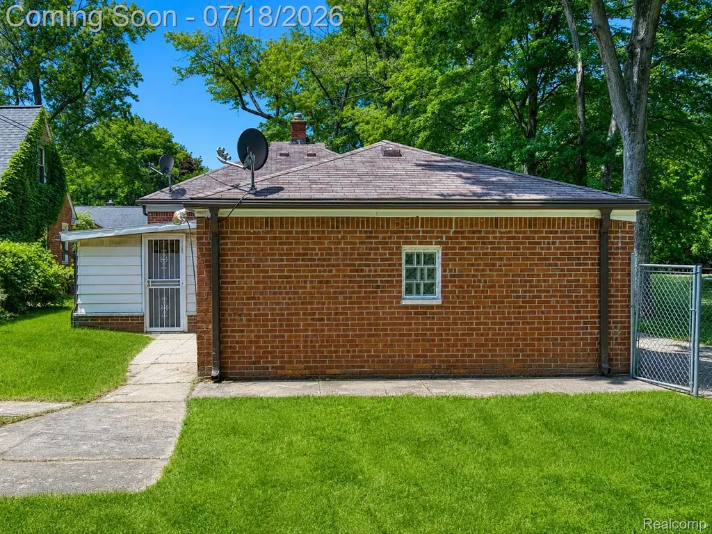 19664 Brady Redford Charter Township MI 48240