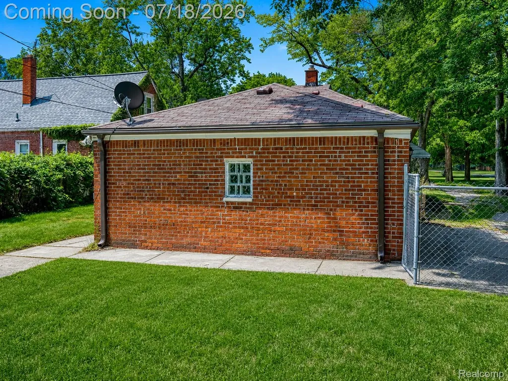 19664 Brady Redford Charter Township MI 48240