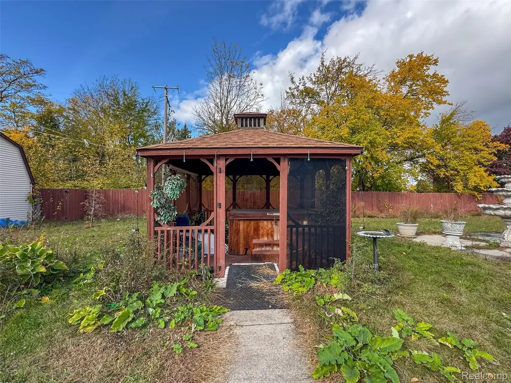 991 E Euclid Street Detroit City MI 48211