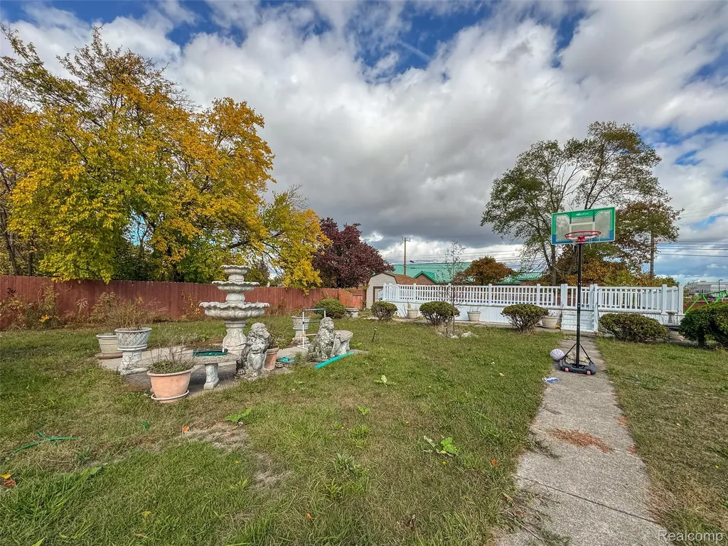 991 E Euclid Street Detroit City MI 48211