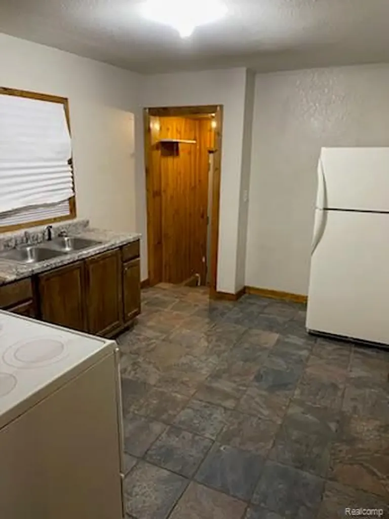 639 S 28th Street Buena Vista Charter Township MI 48601