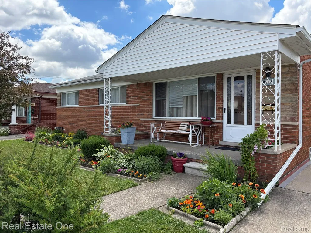 8318 Stanley Drive Warren City MI 48093