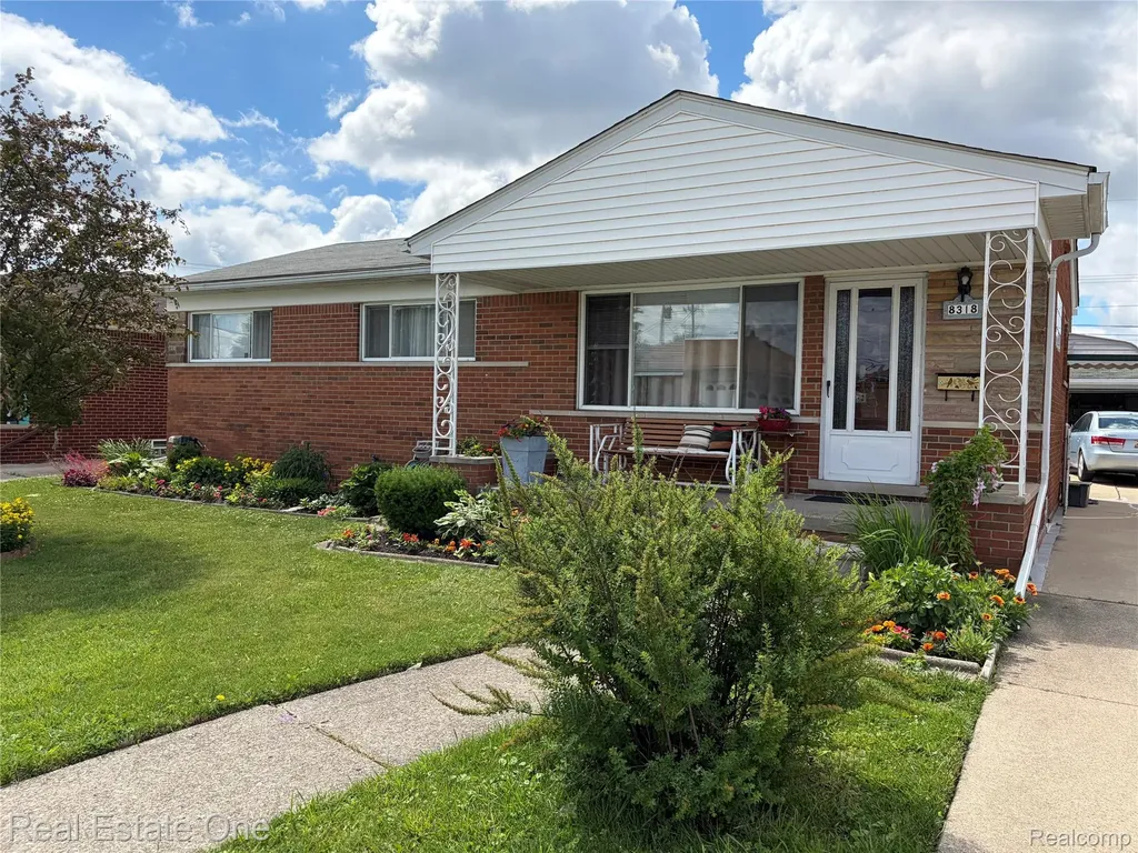 8318 Stanley Drive Warren City MI 48093