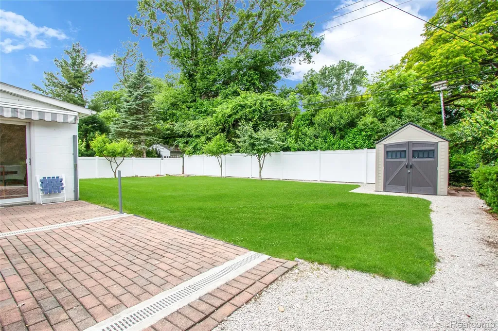 16899 Beech Daly Road Redford Charter Township MI 48240