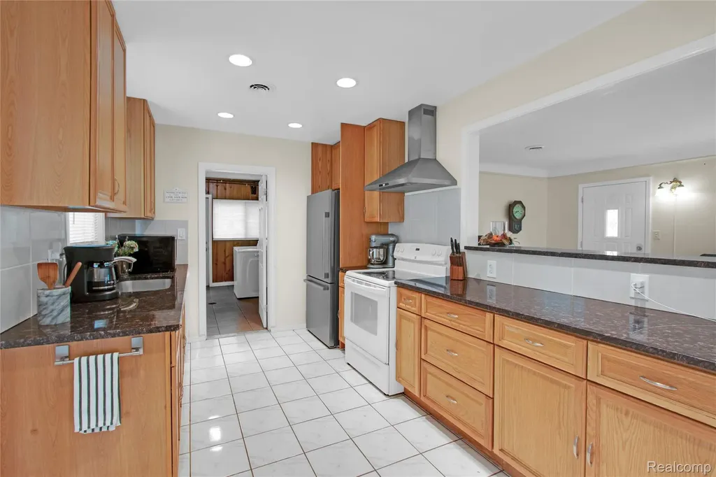 16899 Beech Daly Road Redford Charter Township MI 48240