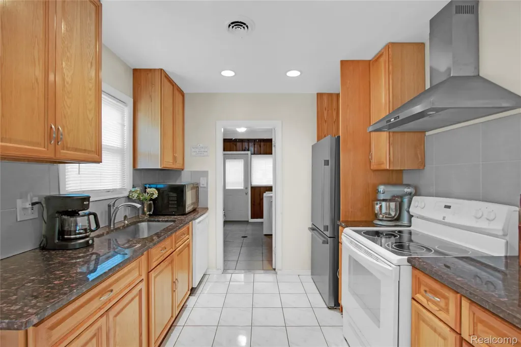 16899 Beech Daly Road Redford Charter Township MI 48240