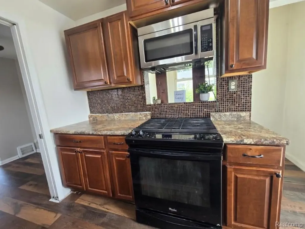13009 Castle Street Southgate City MI 48195