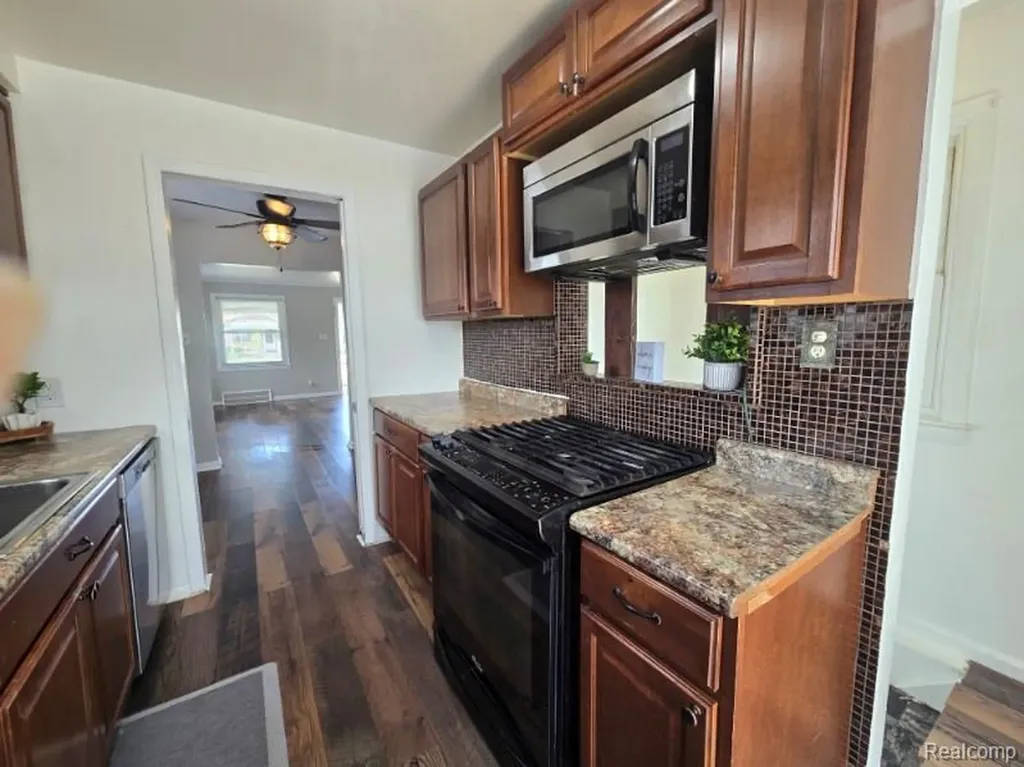 13009 Castle Street Southgate City MI 48195