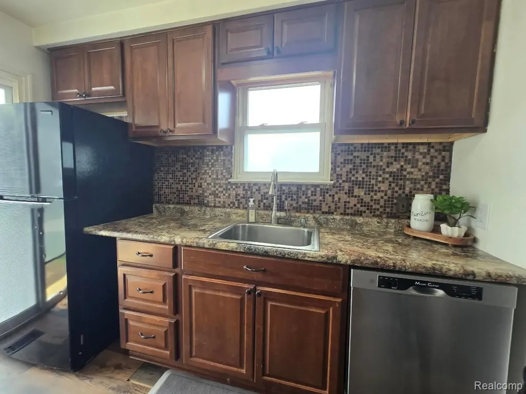 13009 Castle Street Southgate City MI 48195