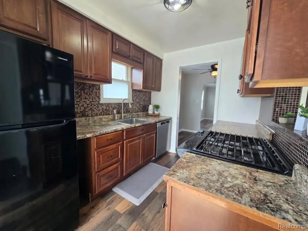 13009 Castle Street Southgate City MI 48195