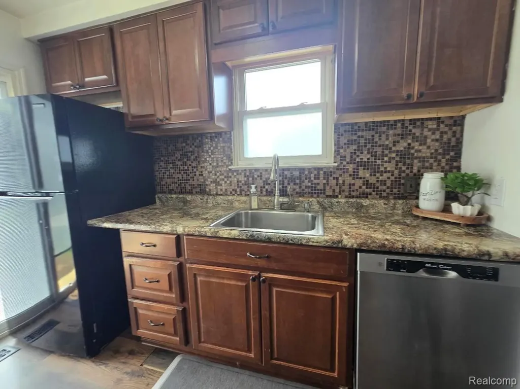 13009 Castle Street Southgate City MI 48195