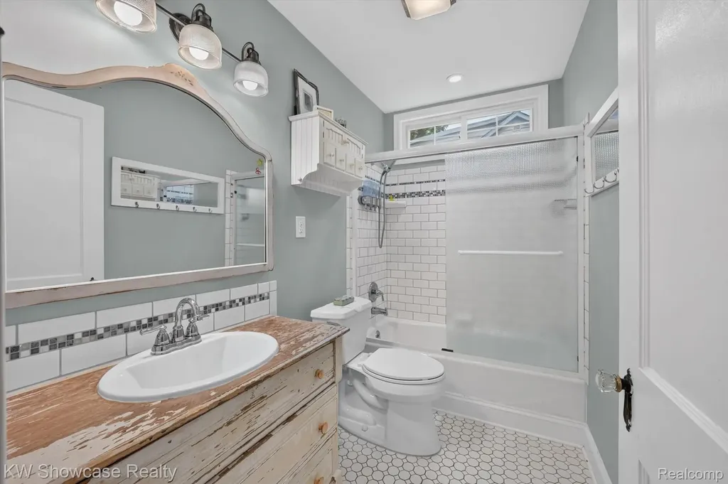 215 S Houghton Street Milford Village MI 48381