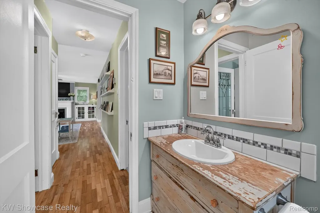 215 S Houghton Street Milford Village MI 48381
