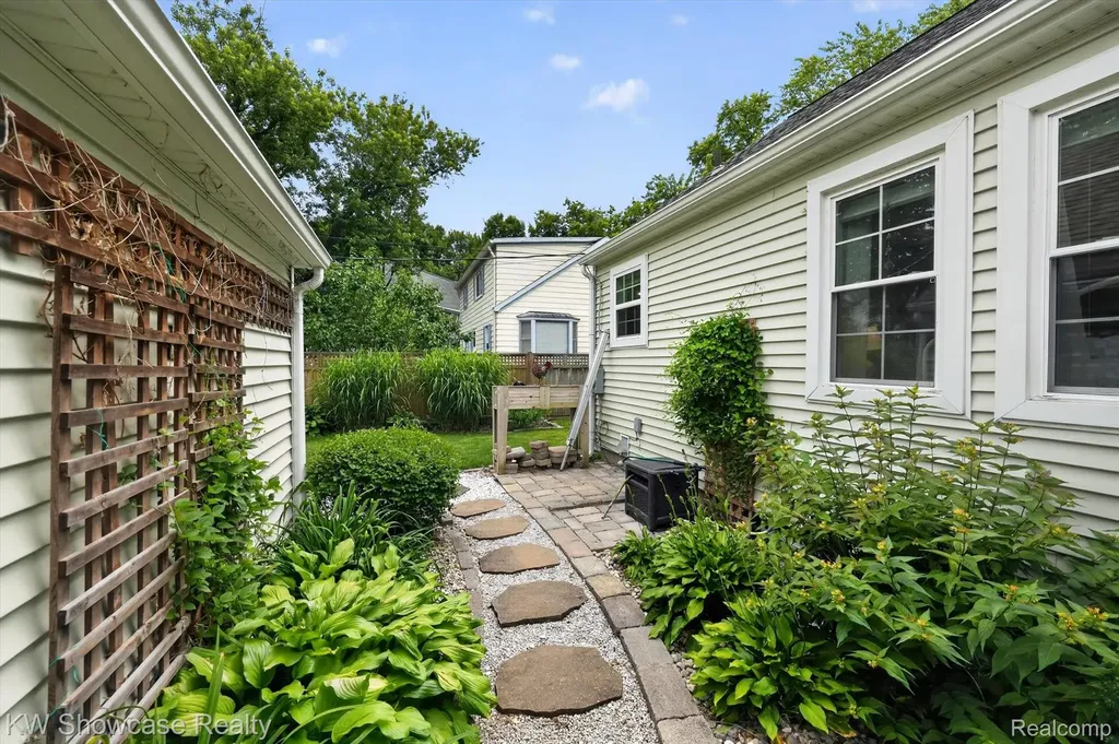215 S Houghton Street Milford Village MI 48381