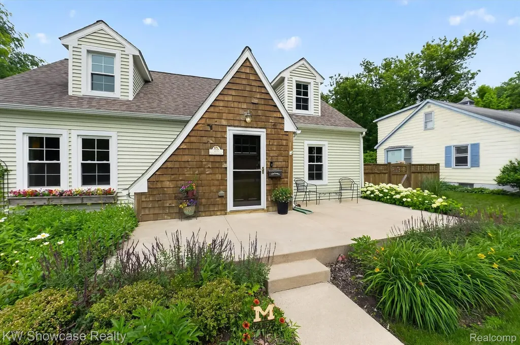 215 S Houghton Street Milford Village MI 48381