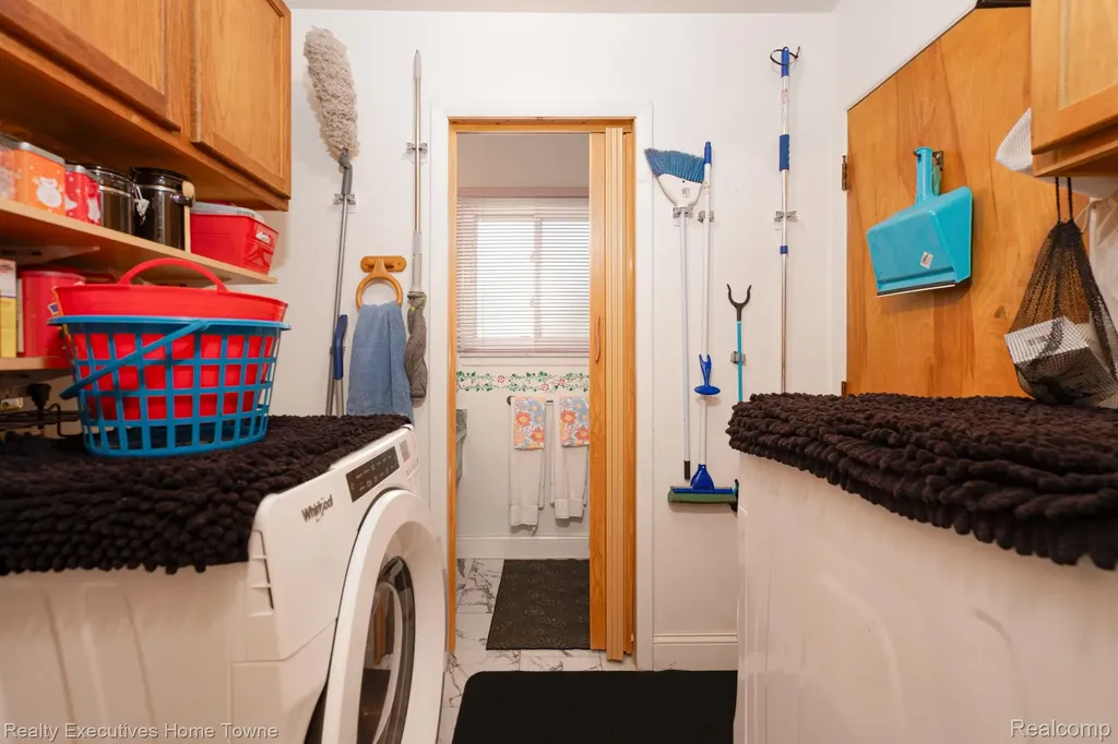 30539 Lund Avenue Warren City MI 48093