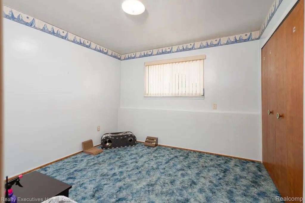 30539 Lund Avenue Warren City MI 48093