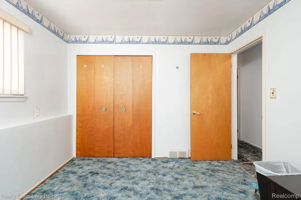 30539 Lund Avenue Warren City MI 48093