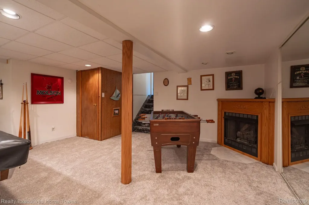 30539 Lund Avenue Warren City MI 48093