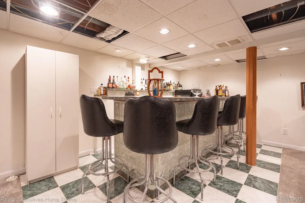 30539 Lund Avenue Warren City MI 48093