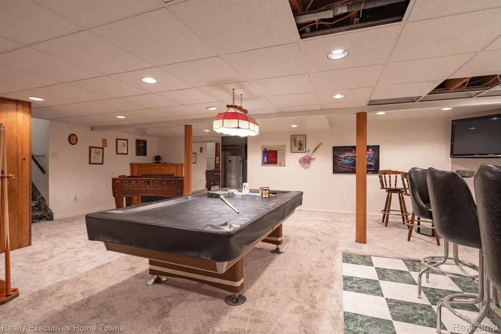 30539 Lund Avenue Warren City MI 48093