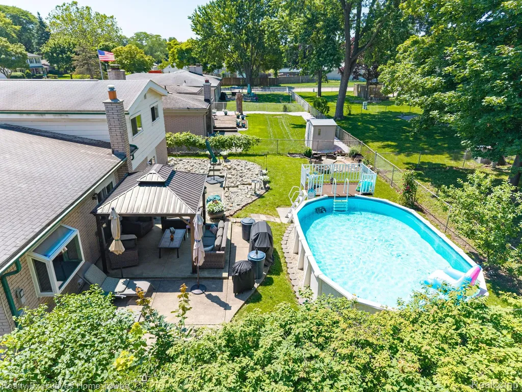 30539 Lund Avenue Warren City MI 48093