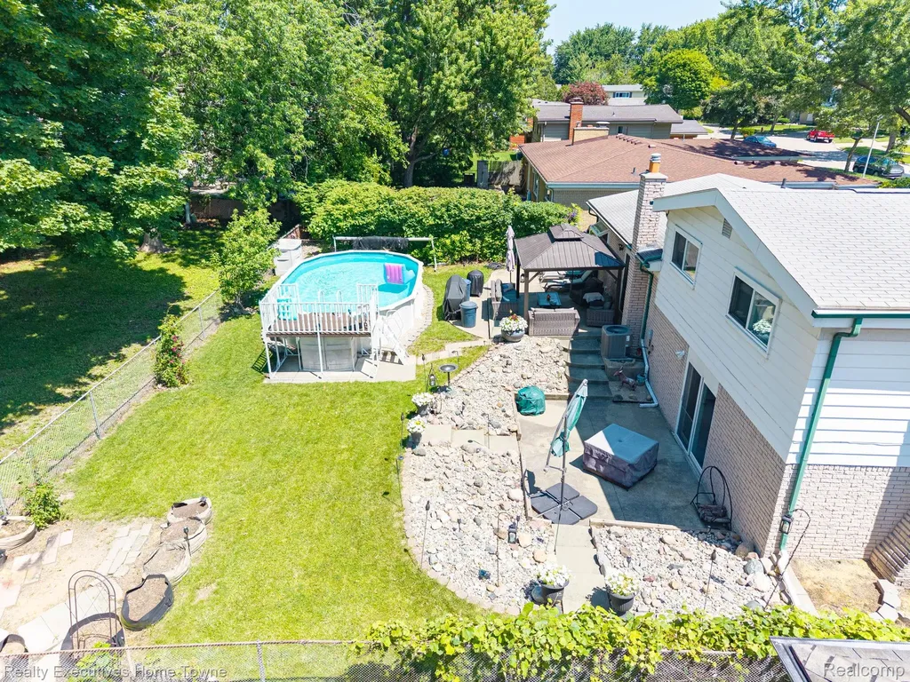 30539 Lund Avenue Warren City MI 48093