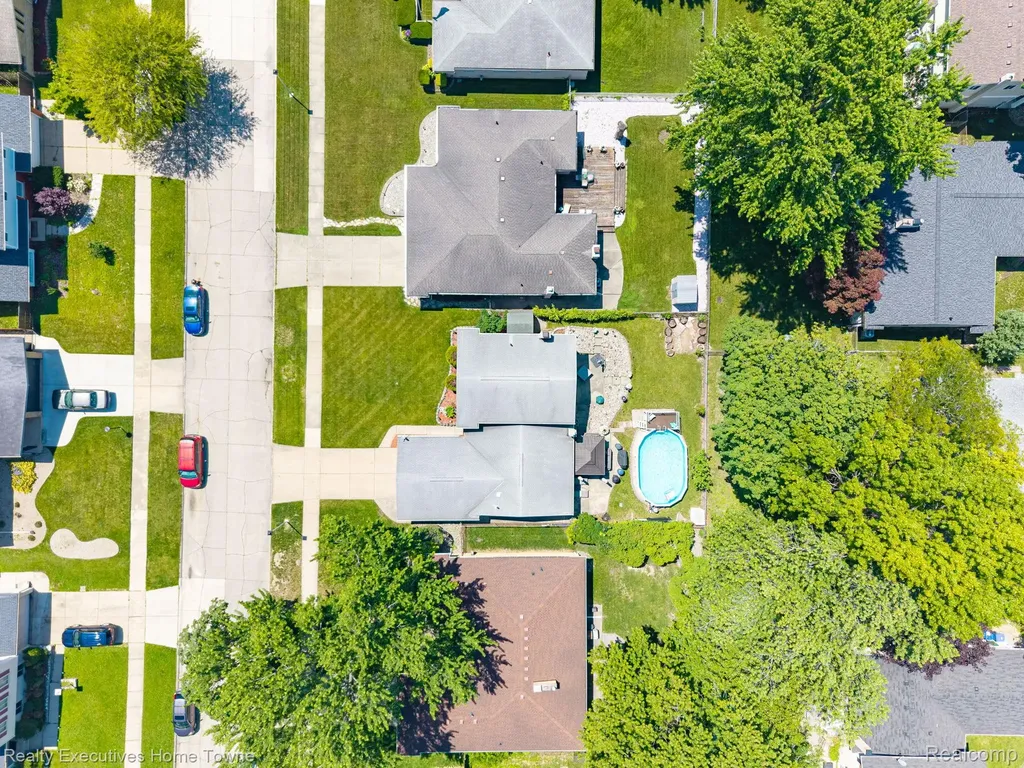 30539 Lund Avenue Warren City MI 48093