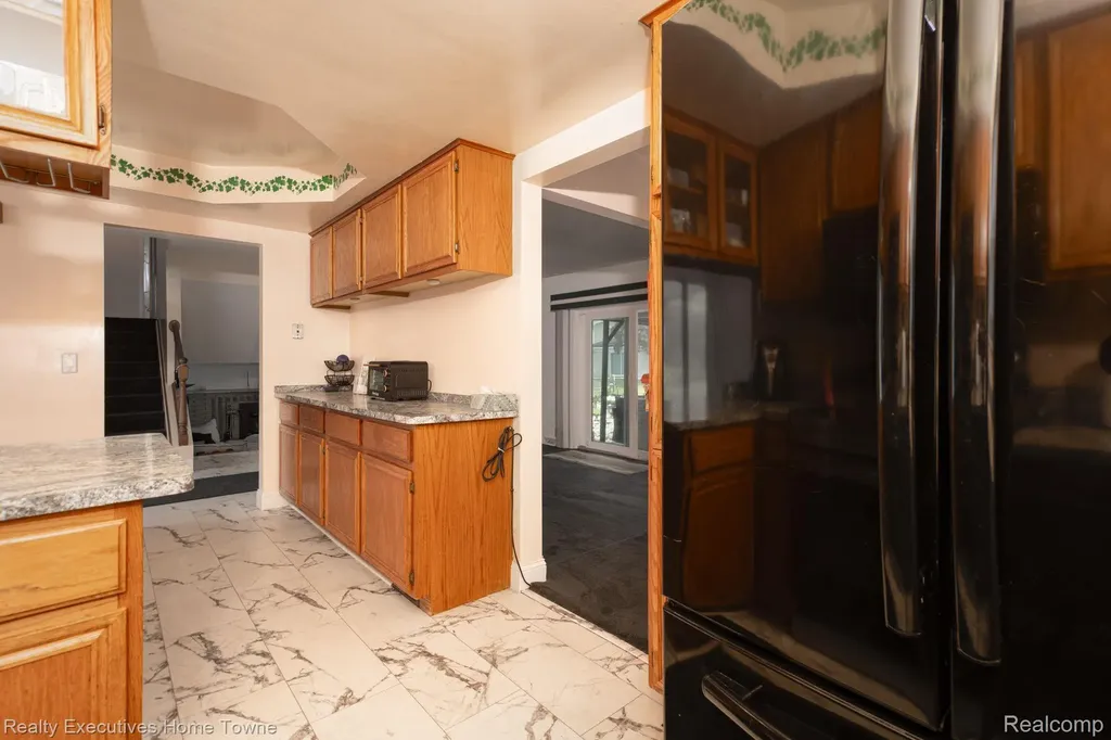 30539 Lund Avenue Warren City MI 48093