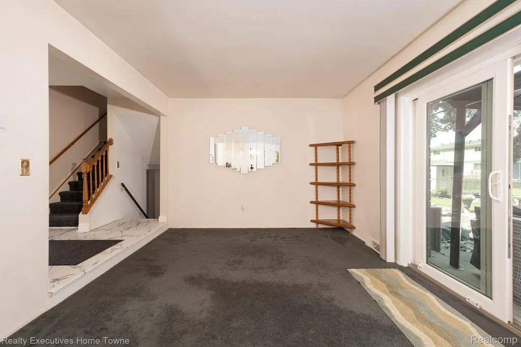 30539 Lund Avenue Warren City MI 48093