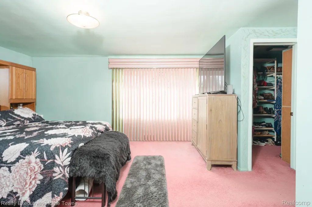 30539 Lund Avenue Warren City MI 48093
