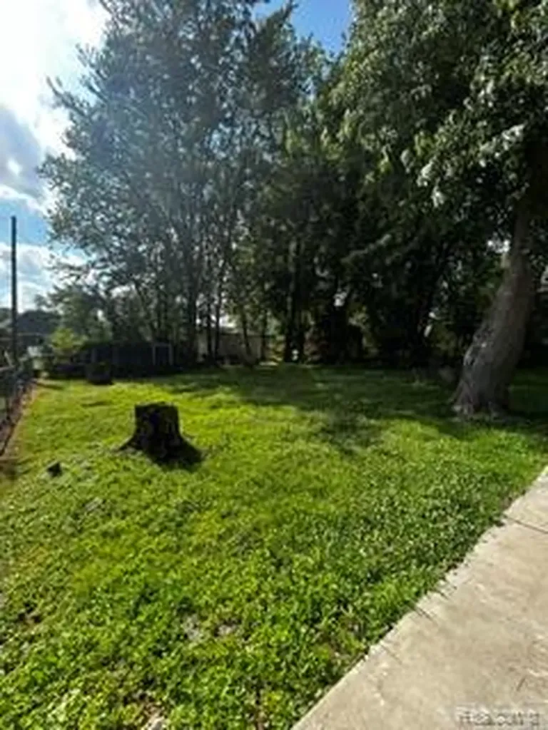 39751 Sylvia Street Harrison Charter Township MI 48045