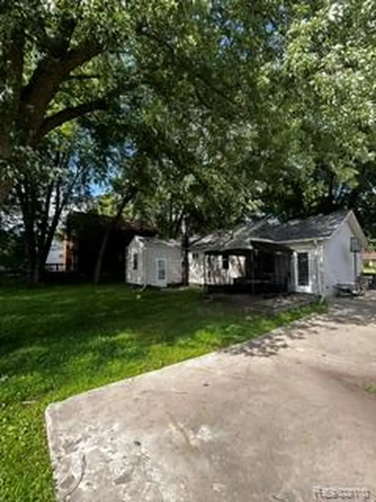 39751 Sylvia Street Harrison Charter Township MI 48045