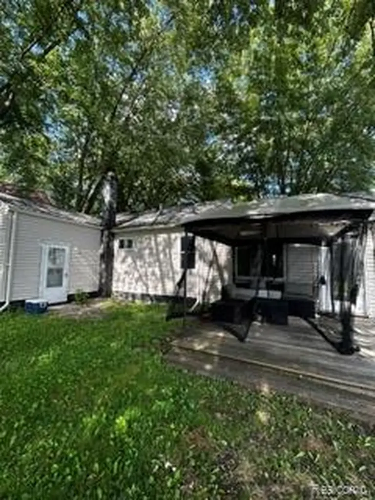 39751 Sylvia Street Harrison Charter Township MI 48045
