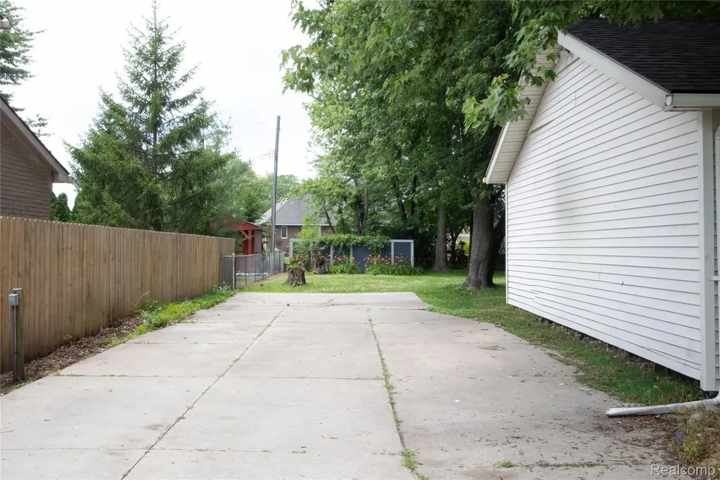 39751 Sylvia Street Harrison Charter Township MI 48045