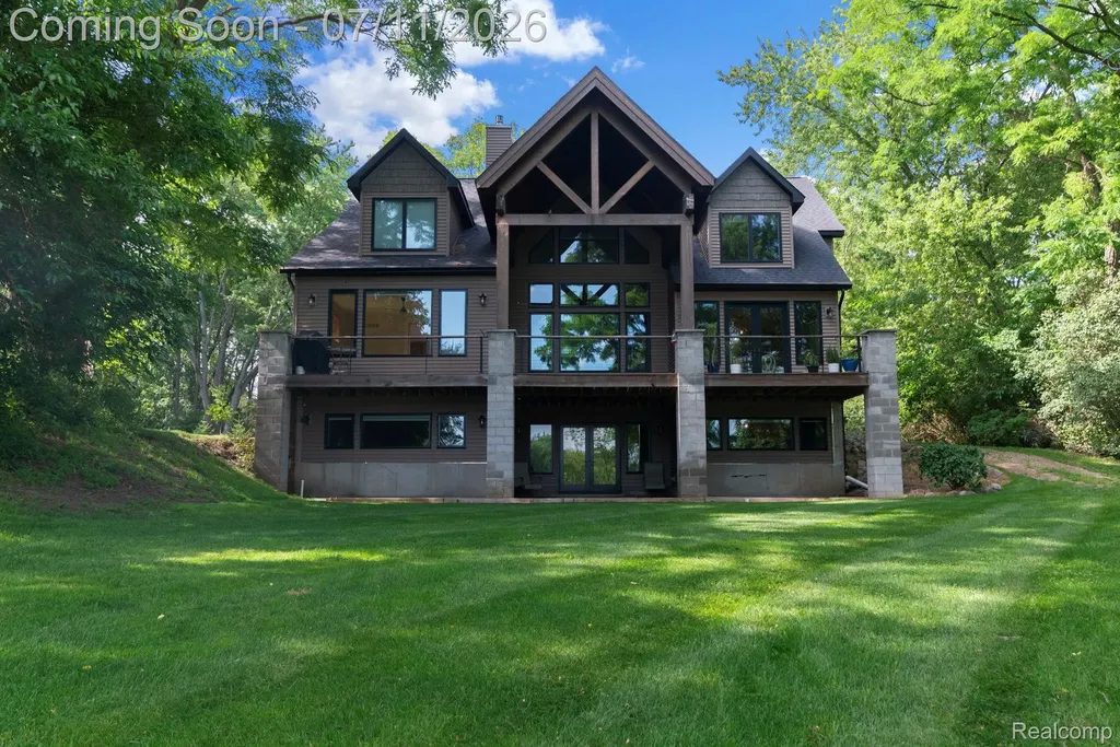 11590 Sumpter Drive Green Oak Township MI 48178