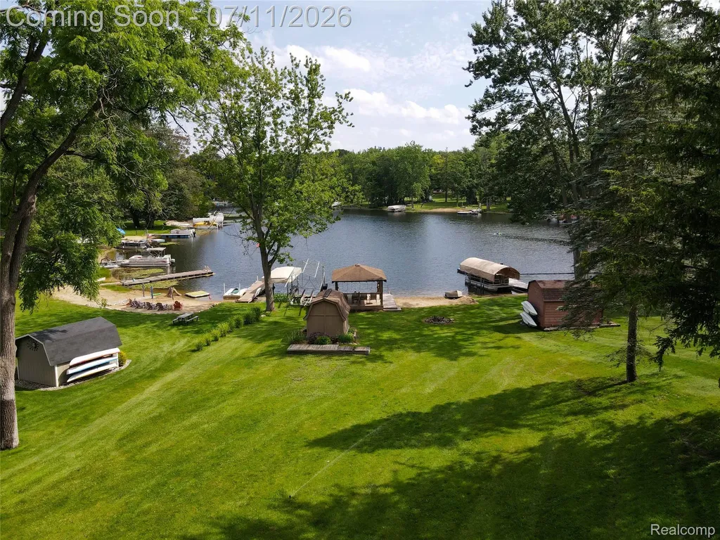 11590 Sumpter Drive Green Oak Township MI 48178