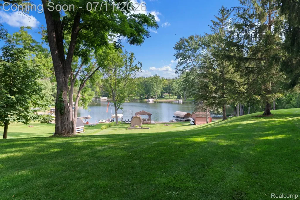 11590 Sumpter Drive Green Oak Township MI 48178