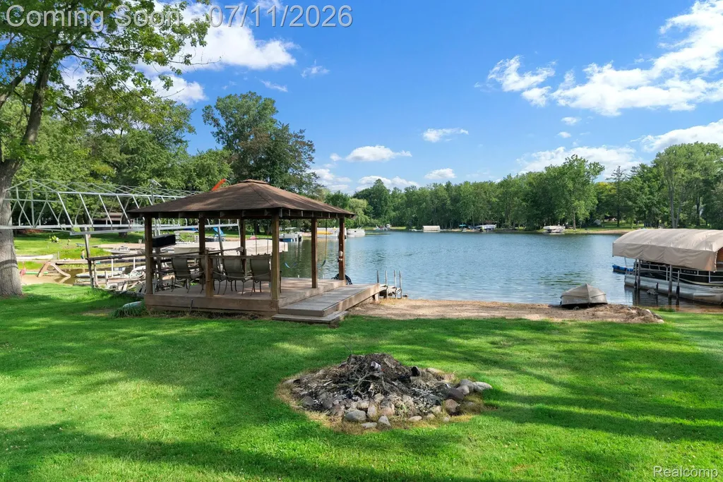 11590 Sumpter Drive Green Oak Township MI 48178