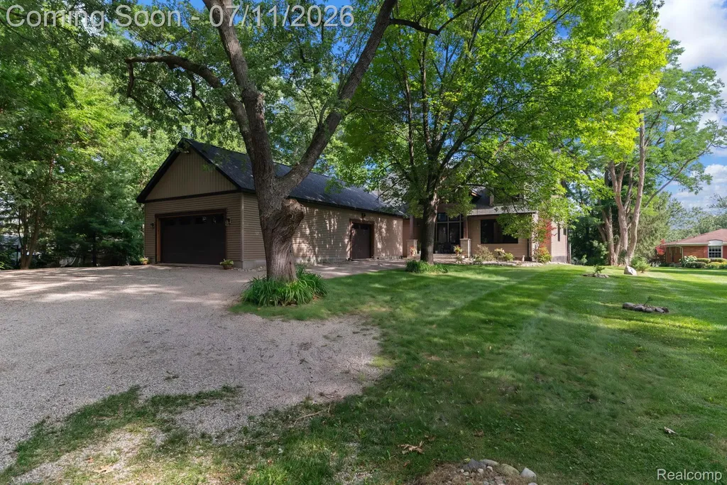 11590 Sumpter Drive Green Oak Township MI 48178