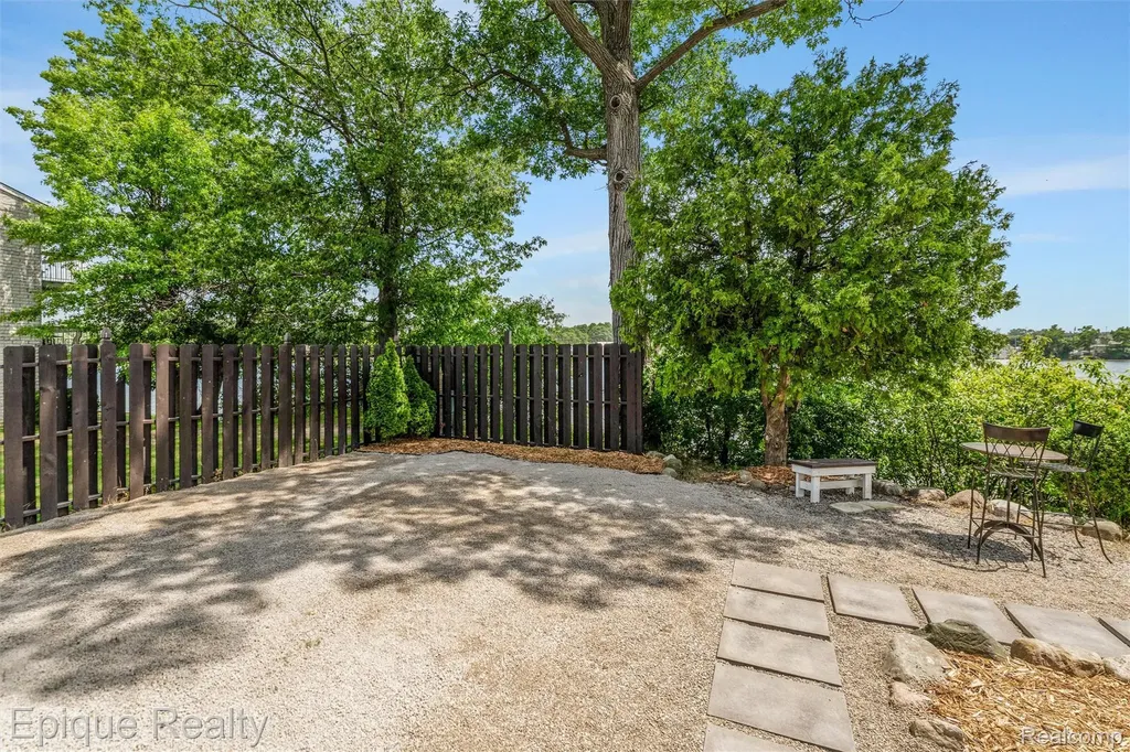800 Kimberly Orion Charter Township MI 48362